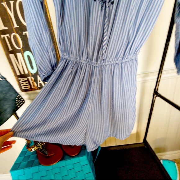 Hollister Summer Blue and White Romper Off the Shoulder Long Sleeve Size M B006 - Picture 5 of 11
